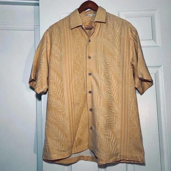 Tommy Bahama 100% Silk Light Orange Short Sleeve Hawaiian Button Up shirt - Picture 1 of 12